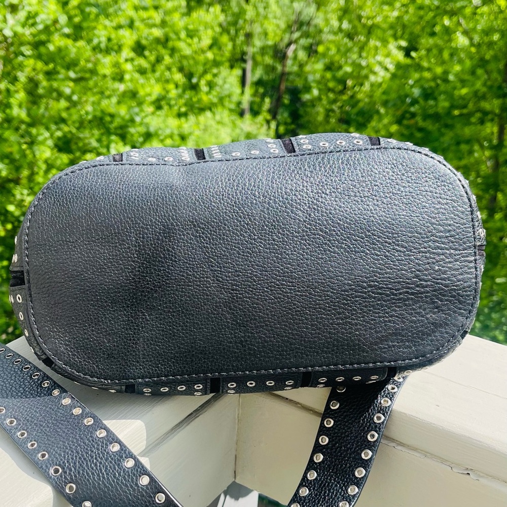 Like NEW MICHAEL KORS Brooklyn Grommet Black Silver Pebbled Leather Feed Bag - Picture 12 of 16